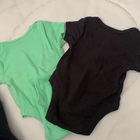 Star Wars 0-3 month baby onesies - Picture 4 of 5